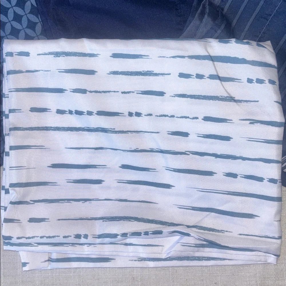 EUC Twin Size Sheet Set - Navy and White